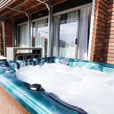 Plein Soleil Avec Jacuzzi Privatif Et Parking Prive