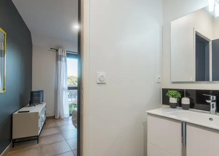 Plein Soleil Avec Jacuzzi Privatif Et Parking Prive Apartment Sarlat-la-Caneda