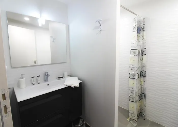 Plein Soleil Avec Jacuzzi Privatif Et Parking Prive Apartment Sarlat-la-Caneda