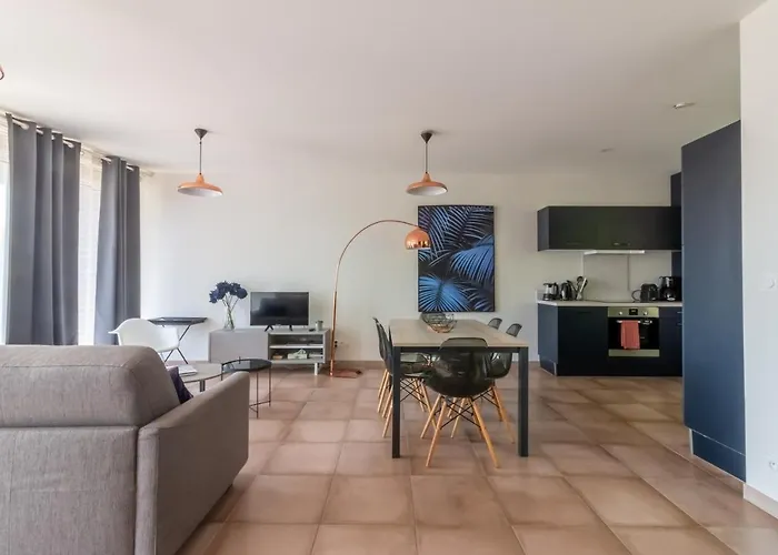 Apartment Plein Soleil Avec Jacuzzi Privatif Et Parking Prive
